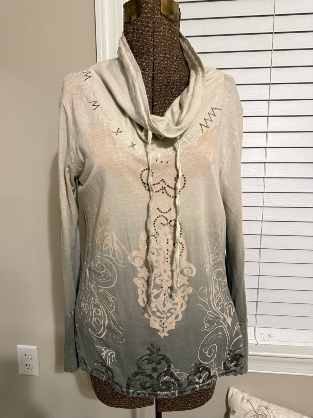 Cowl Neck Ombre Floral Print Women's Top - Cream to Gray